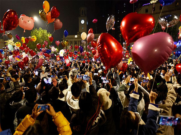 Thousands gather in China's Wuhan to celebrate New Year amidst covid wave