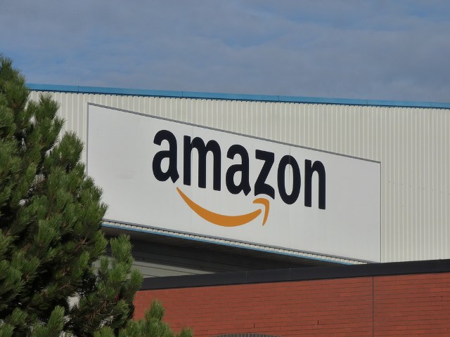 Amazon embraces U.S. government business, despite occasional controversy
