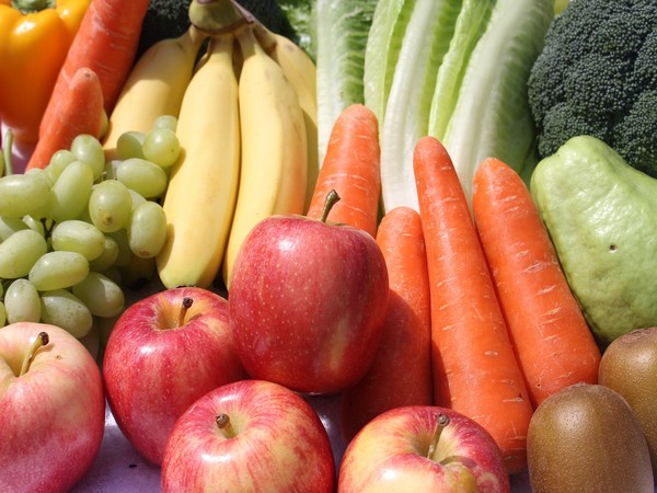 Fruit and vegetables drop 9.3 percent in 12 months