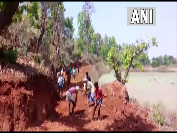 No proper roads in Chhattisgarh's Surguja, residents start constructing road