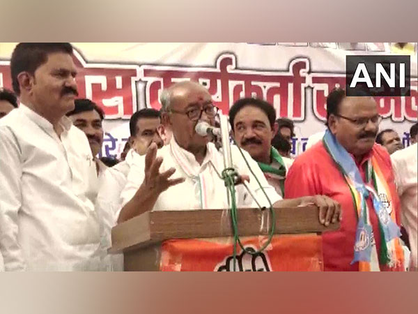 Madhya Pradesh: Former BJP MP Makhan Singh Solanki joins Congress