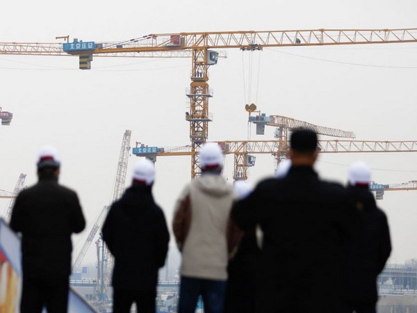 China's economic growth declines amid unrealistic goals