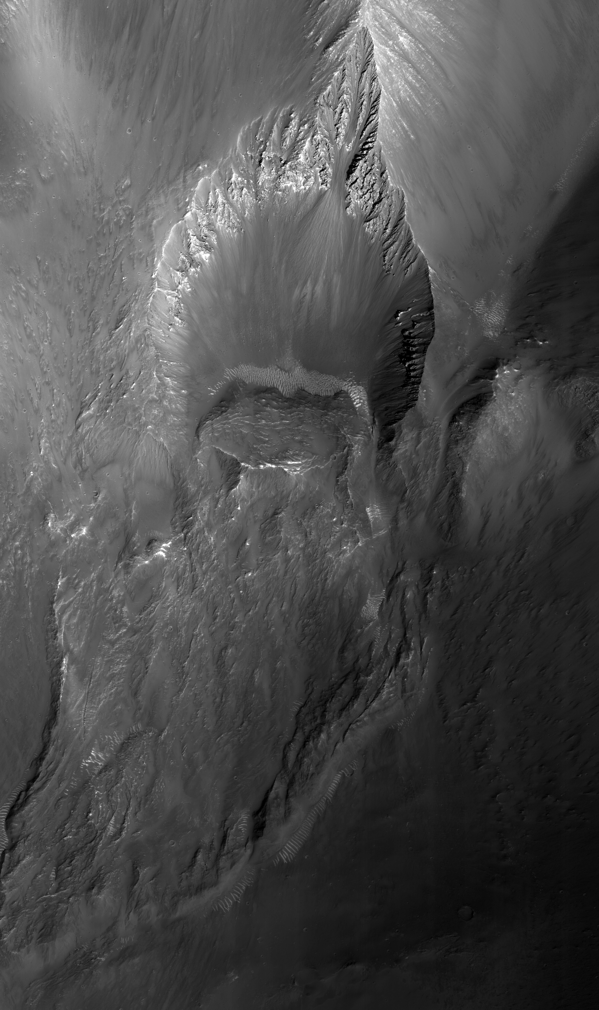 NASA's HiRISE camera captures 3 kilometers wide impact crater on Mars