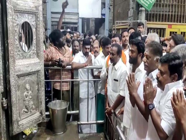 Former TN chief minister OPS begins Lok Sabha campaign with temple visit