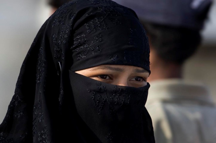 Niqab banned in Tunisian government offices