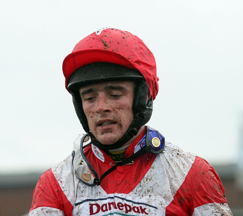 Irish jockey Walsh announce retirement 