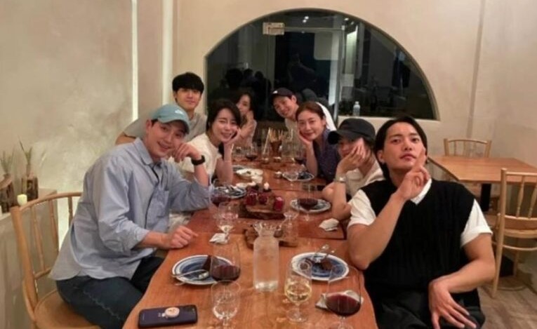 Lim Ji Yeon and Lee Do Hyun seen together at 'The Glory' team dinner