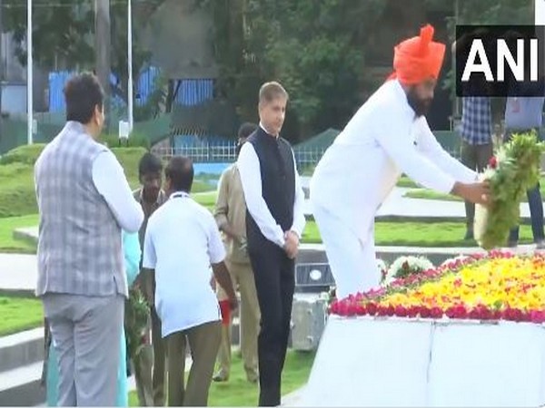 Maharashtra: CM Eknath Shinde, deputy CM Ajit Pawar pay tribute to those who sacrificed lives for Samyukta Maharashtra Movement