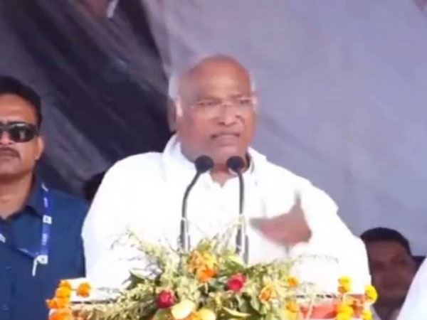 BJP is focussing to win 400-plus seats to snatch rights of poor people, says Mallikarjun Kharge