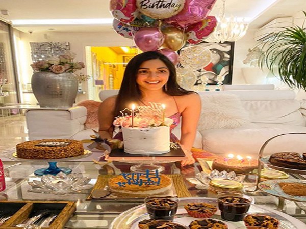Kiara Advani's birthday picture is all smiles and cakes