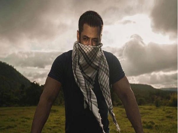 Salman Khan wishes 'Eid Mubarak' to fans with Covid twist