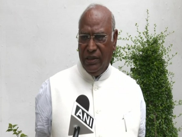 Mallikarjun Kharge supports Sanjay Raut, says govt trying to suppress Opposition