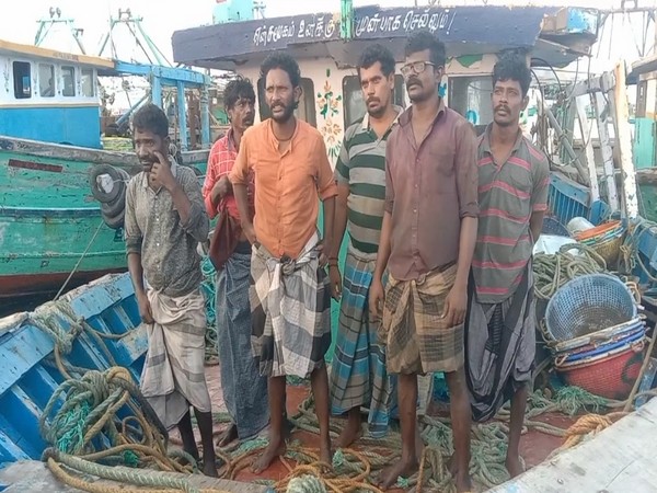 Sri Lanka Navy rescues Indian fishermen stranded in its territorial waters