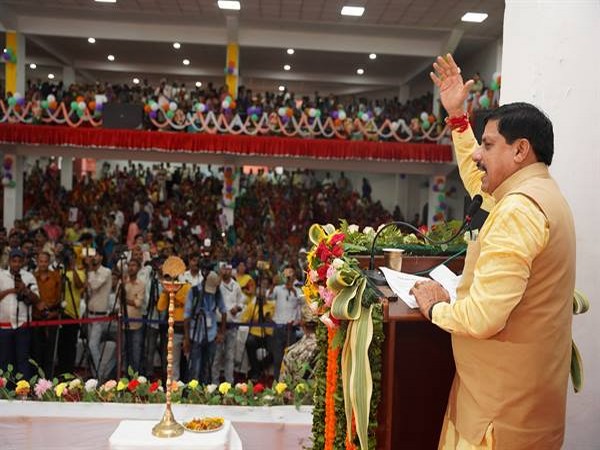 Madhya Pradesh CM Lauds Modi's Railway Reforms During New Train Launch