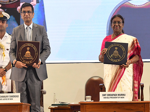 President Murmu Unveils New Supreme Court Flag and Insignia on 75th Anniversary