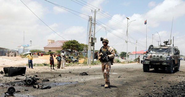 Somalia car bomb strikes EU convoy, no casualties -police (UPDATE 2)