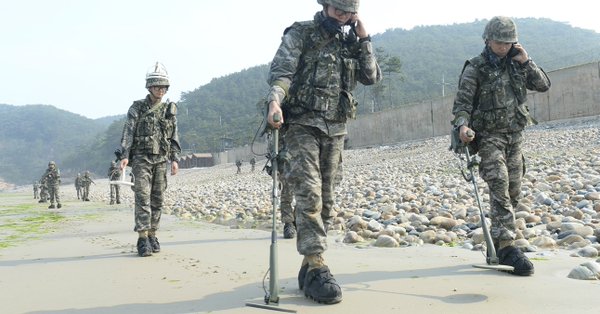 North, South Korea begin removing landmines along fortified border (UPDATE 1)