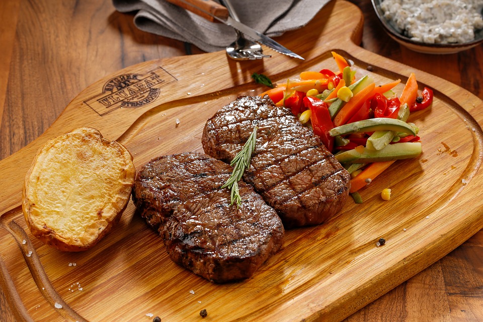 Argentines grill more steak despite pressures of 109% inflation