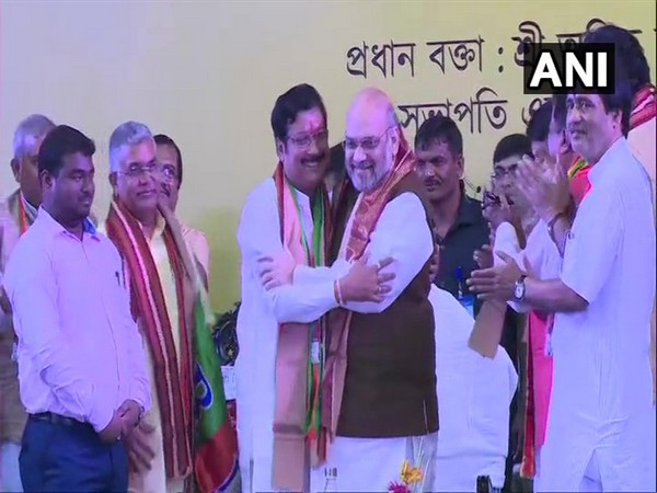 Kolkata: TMC MLA Sabyasachi Dutta joins BJP in presence of Amit Shah