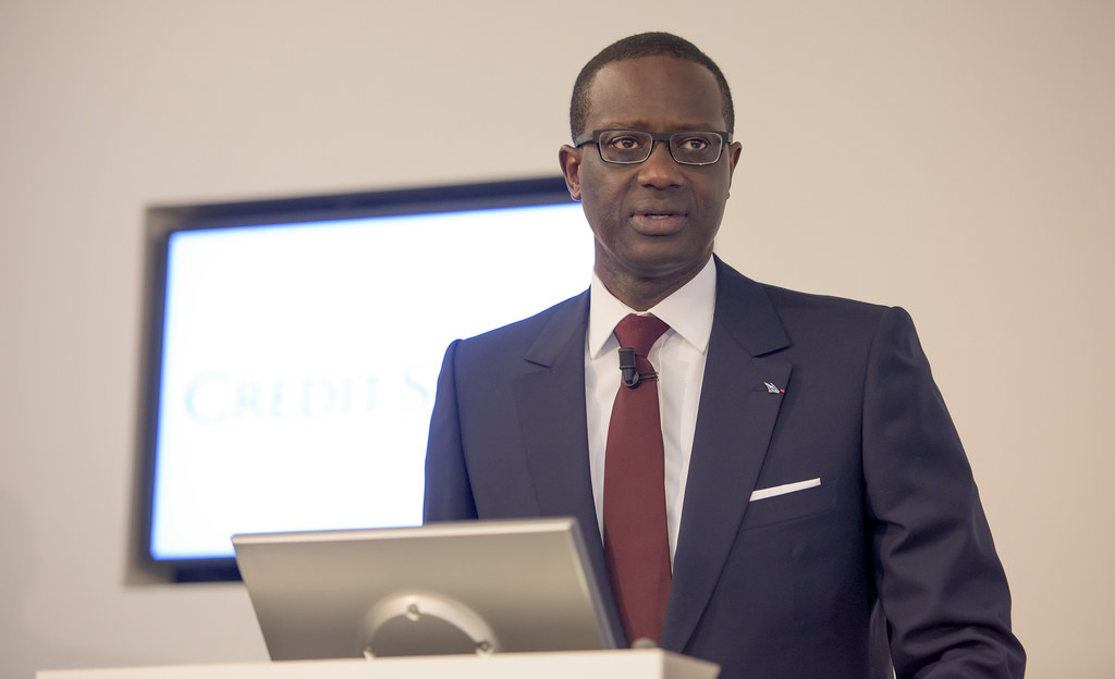 UPDATE 3-Credit Suisse clears CEO Thiam of spying on star banker