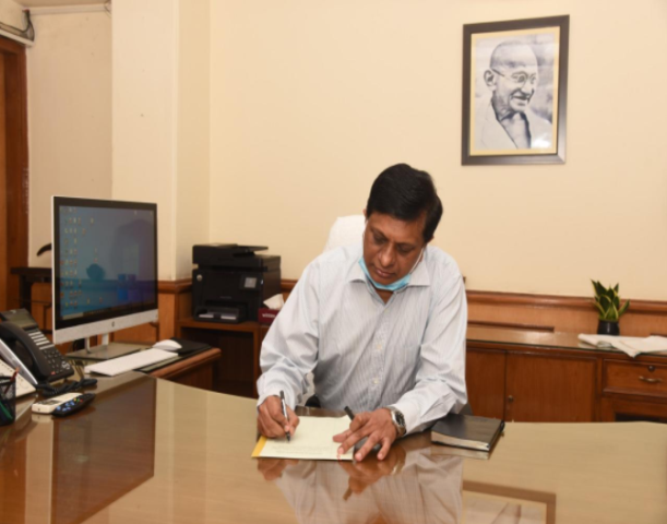 Apurva Chandra assumes charge as Secretary of Labour & Employment Ministry 