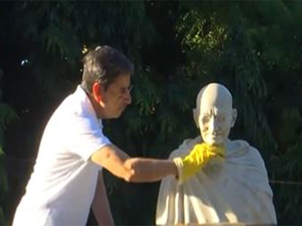 Leaders Honor Mahatma Gandhi on 155th Birth Anniversary