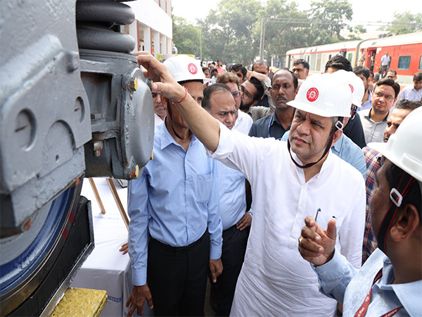 Railways Minister Lauds Innovations at Wadi Bunder Coaching Depot