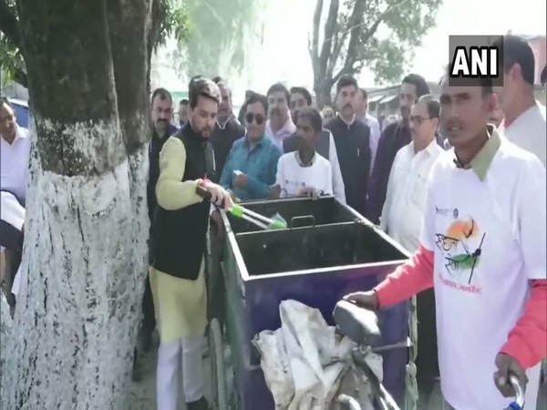 Union Minister Anurag Thakur participates in cleanliness drive in Una 