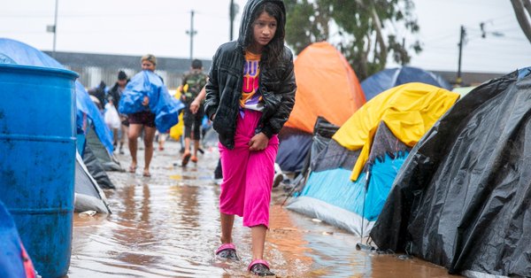 Mexico: Migrants caravan gets new shelter after rains force exodus