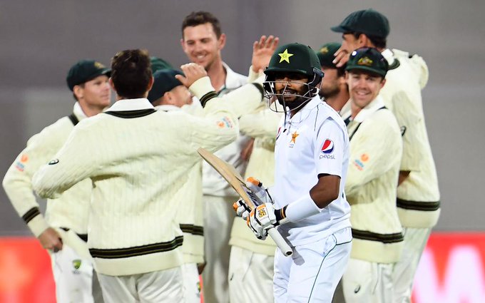 UPDATE 2-Cricket-Australia sniff victory over Pakistan after late strikes