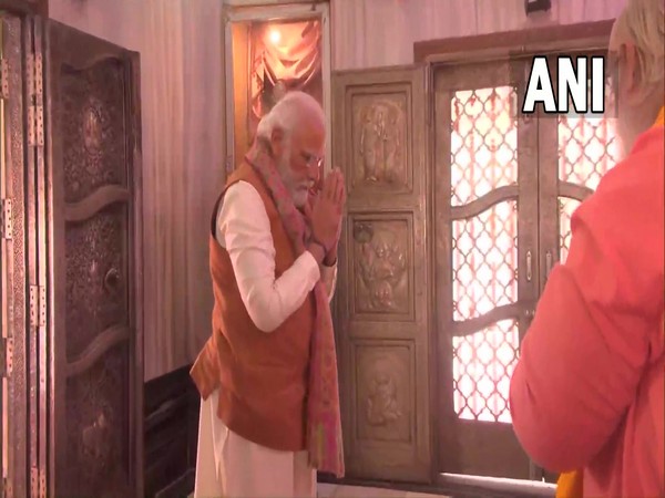 PM Modi offer prayers at Meerut's Augurnath temple