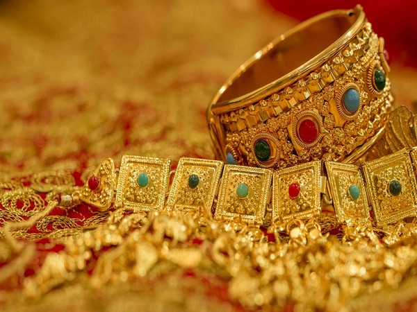 RBI Report Reveals Surge in Gold Loans Amid Compliance Concerns