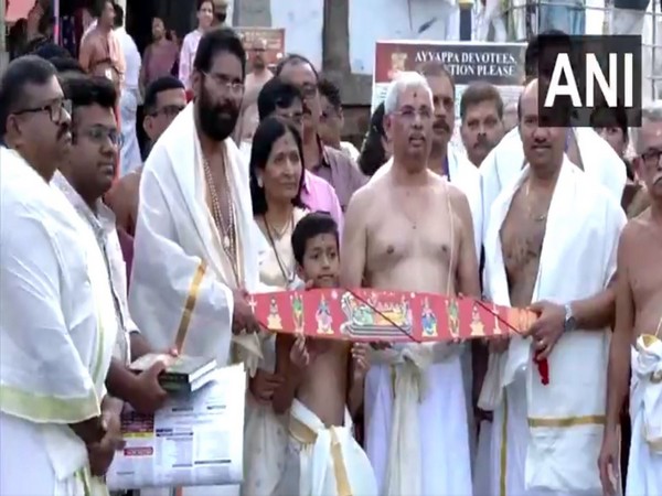 New Kerala Governor Rajendra Arlekar Visits Sree Padmanabhaswamy Temple