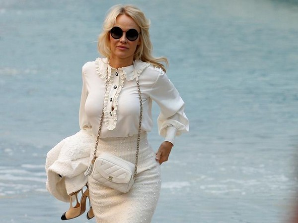 Pamela Anderson breaks off wedding with Jon Peters, after just 12 days