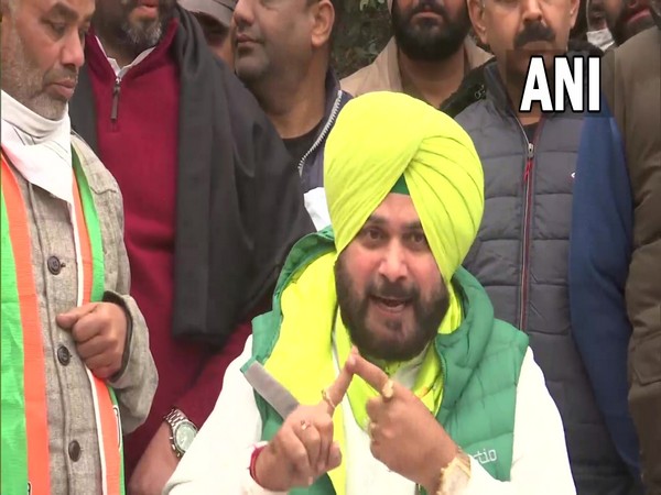 Fans, supporters throng Patiala jail to welcome soon-to-be released Navjot Sidhu