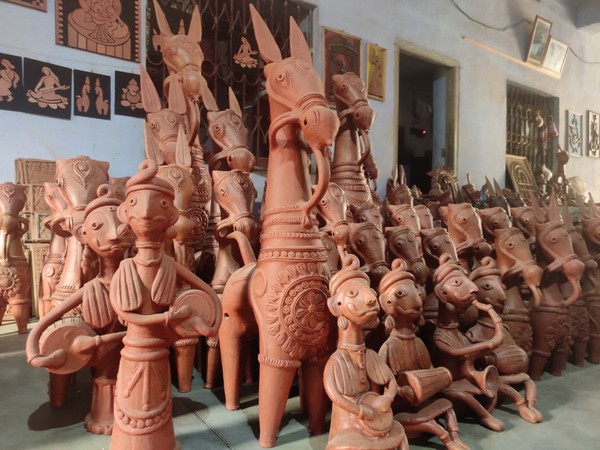 Terracotta artists in Bankura want redressal of transport services, resource scarcity