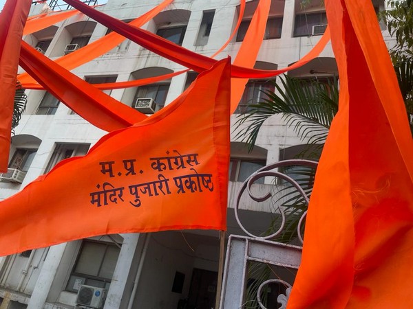 Bhopal: PCC office decorated in saffron ahead of party's 'Pujari Prakosth' meeting