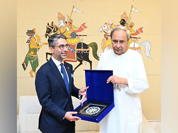 Odisha CM Naveen Patnaik meets OFCH Director on Olympic Value Education Program initiative