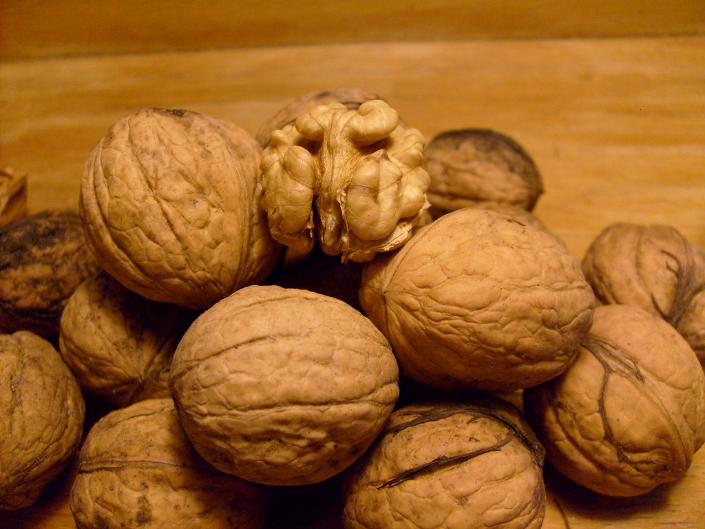 Walnuts for holiday baking languish as U.S. shipping crisis hurts farmers