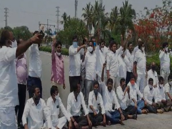 Land grabbing allegation: Etela Rajender's supporters stage protest in Telangana