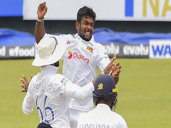 Bangladesh lose five wickets as Sri Lanka sniff victory in second Test