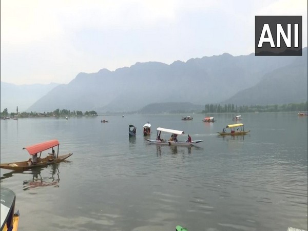 Heaven, paradise, mesmerising, say tourists visiting Kashmir to escape heat 
