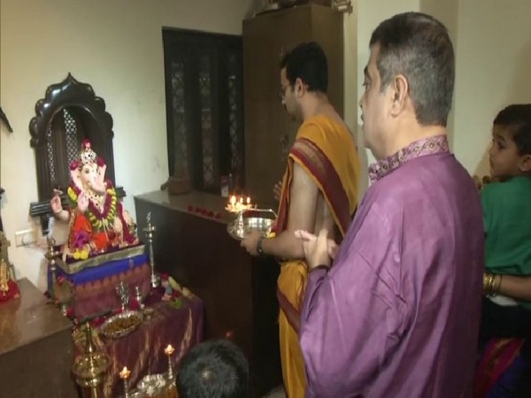Nitin Gadkari celebrates Ganesh Chaturthi at his residence in Nagpur