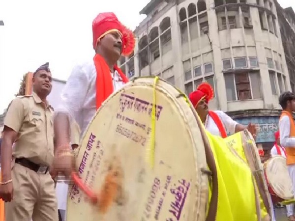 Maharashtra: Yerwada Central Jail team welcome Ganpati with drumbeats
