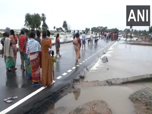 Telangana Villages Flooded Amidst Heavy Rainfall, Locals Cry for Government Aid