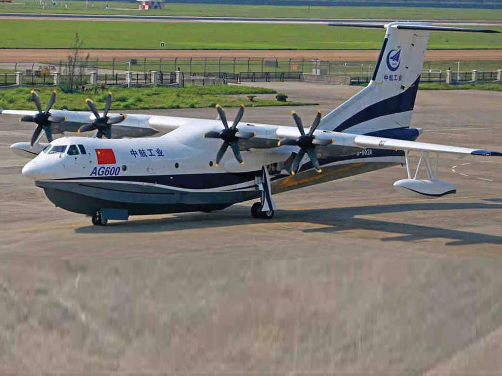 China's indigenously-developed amphibious aircraft successfully conducts high-speed water taxiing trials