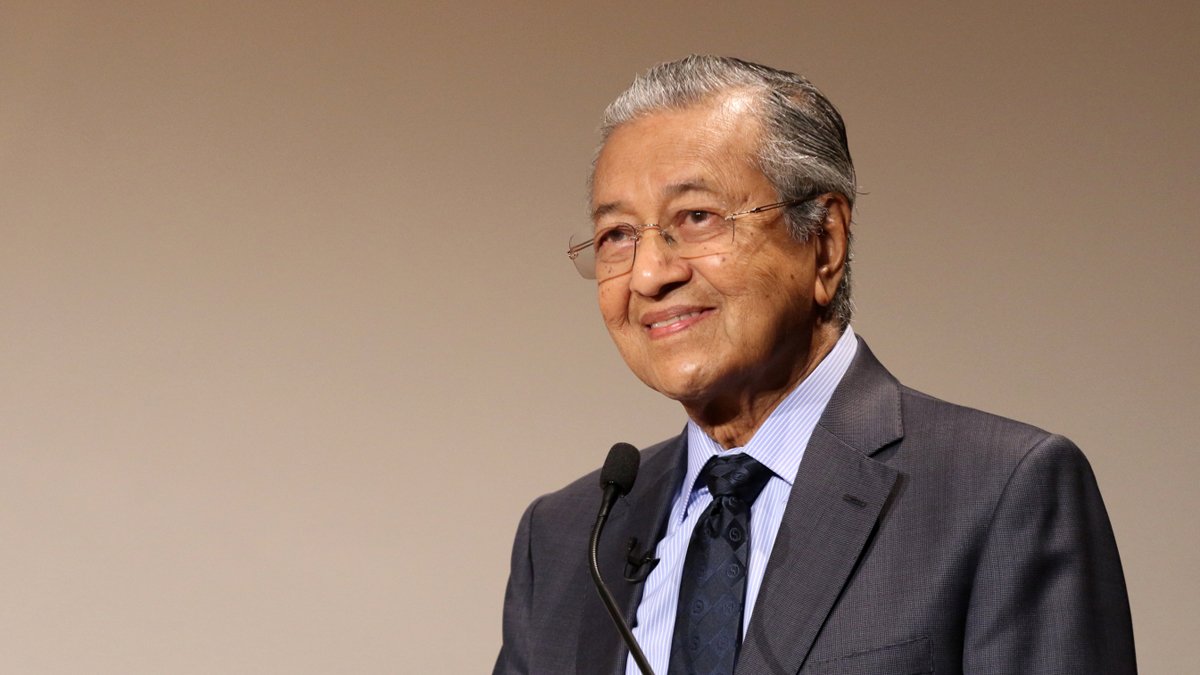 Malaysian PM Mahathir campaigns for Anwar Ibrahim urging people to vote for him