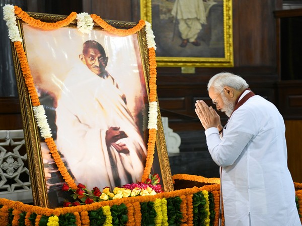 PM Modi pays tributes to Mahatma Gandhi, Lal Bahadur Shastri at Parliament House
