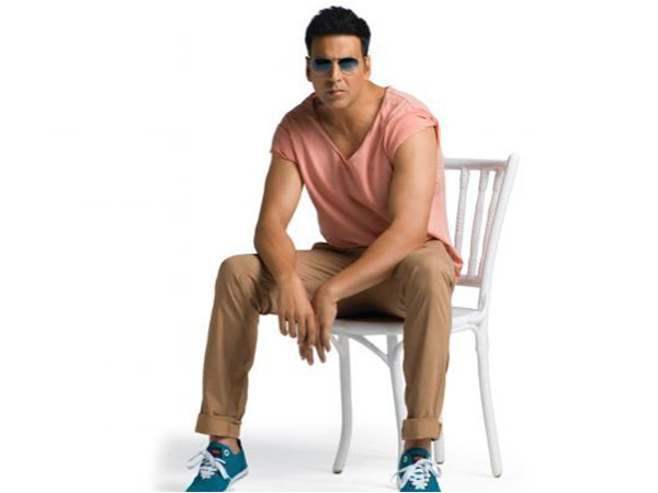 Akshay Kumar recreates 'Jai-Veeru' moment with director Rohit Shetty 