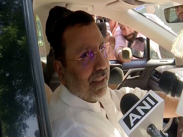 "All MPs of country should stand against Mahuaji's corruption": Nishikant Dubey